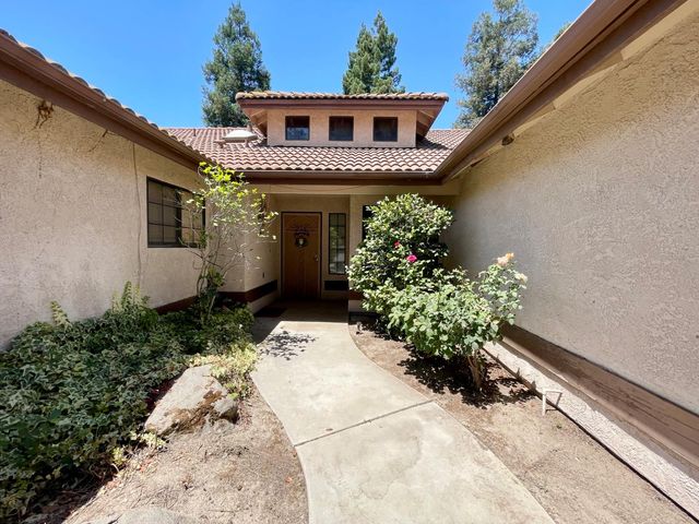 838 E Catalina Circle, Fresno, CA 93730