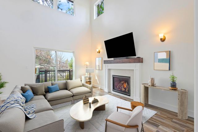 1101 SW Silver Lake Boulevard, Bend, OR 97702