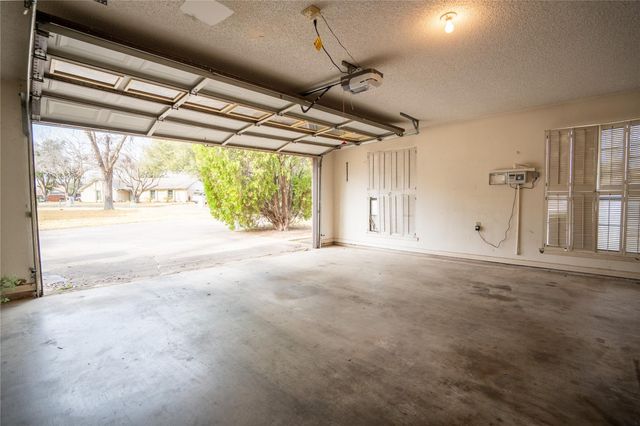 3005 Davis ST, Taylor, TX 76574