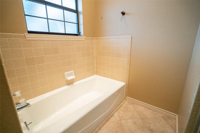 3005 Davis ST, Taylor, TX 76574