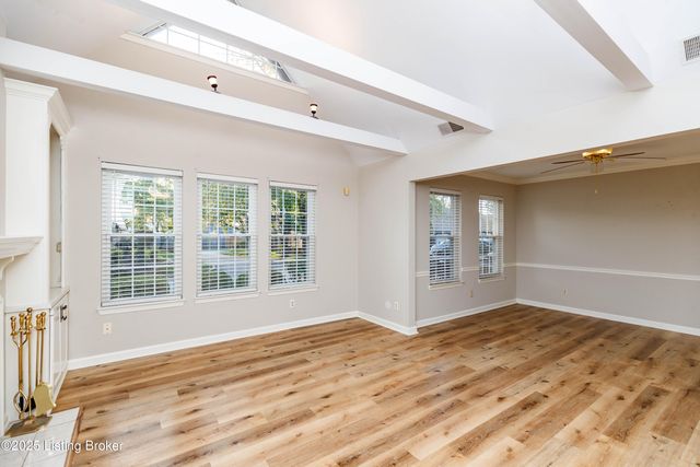 302 Eastbridge Ct 302, Louisville, KY 40223