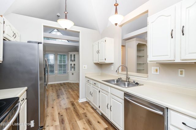 302 Eastbridge Ct 302, Louisville, KY 40223