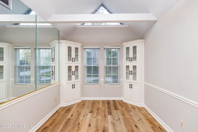 302 Eastbridge Ct 302, Louisville, KY 40223