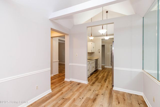 302 Eastbridge Ct 302, Louisville, KY 40223