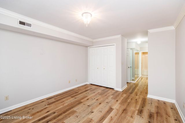 302 Eastbridge Ct 302, Louisville, KY 40223