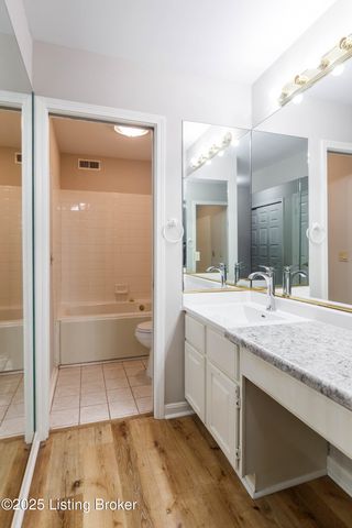 302 Eastbridge Ct 302, Louisville, KY 40223