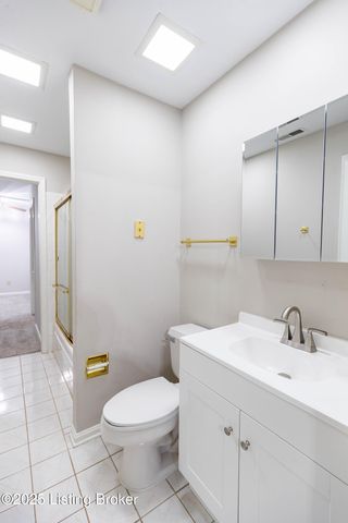 302 Eastbridge Ct 302, Louisville, KY 40223