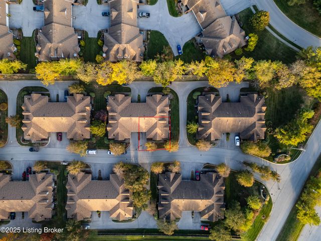 302 Eastbridge Ct 302, Louisville, KY 40223
