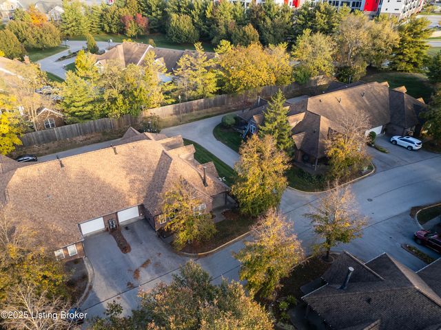 302 Eastbridge Ct 302, Louisville, KY 40223