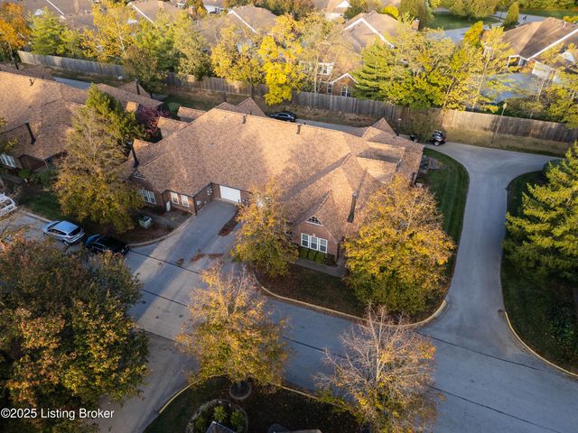 302 Eastbridge Ct 302, Louisville, KY 40223