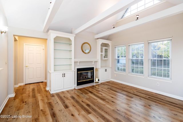 302 Eastbridge Ct 302, Louisville, KY 40223