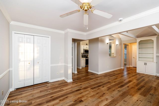 302 Eastbridge Ct 302, Louisville, KY 40223