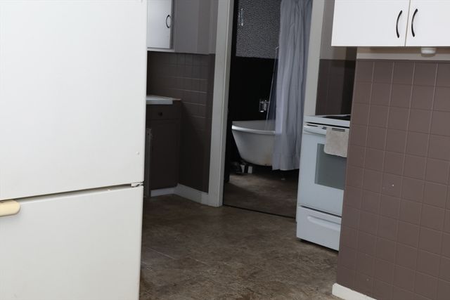 14 Walker St, Leominster, MA 01453