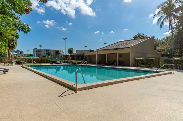 2786 Tennis Club Drive 101, West Palm Beach, FL 33417