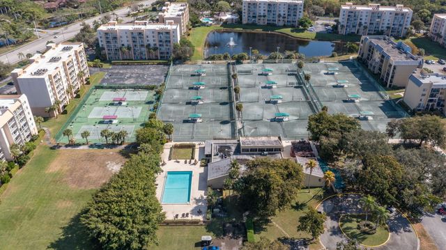 2786 Tennis Club Drive 101, West Palm Beach, FL 33417