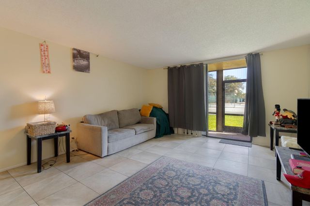 2786 Tennis Club Drive 101, West Palm Beach, FL 33417