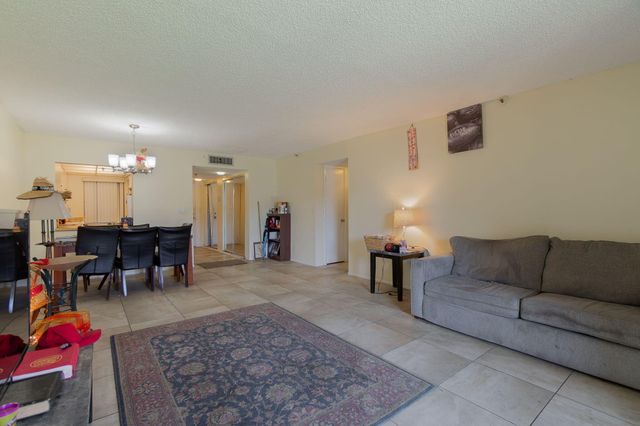 2786 Tennis Club Drive 101, West Palm Beach, FL 33417