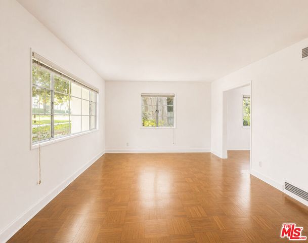 5366 Village, Los Angeles, CA 90016