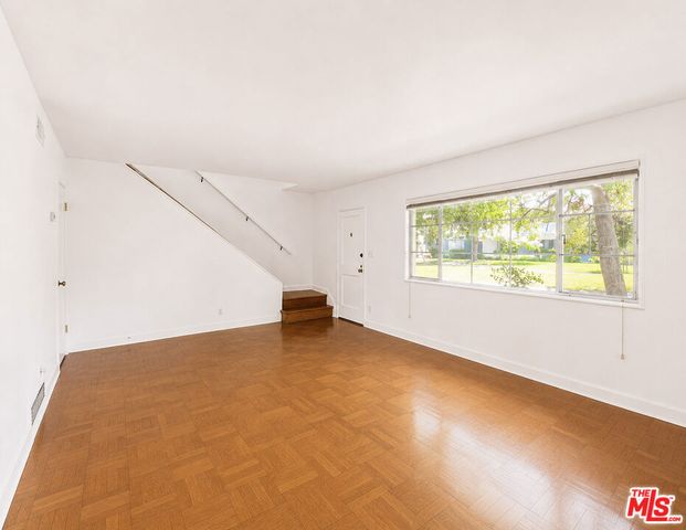 5366 Village, Los Angeles, CA 90016