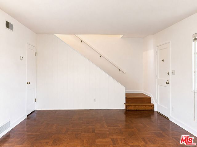 5366 Village, Los Angeles, CA 90016