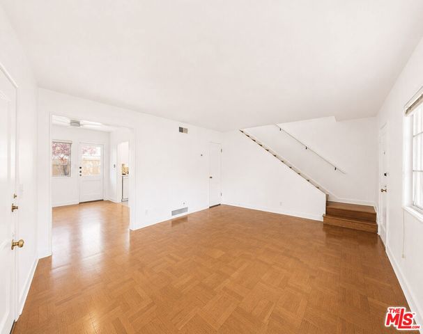 5366 Village, Los Angeles, CA 90016