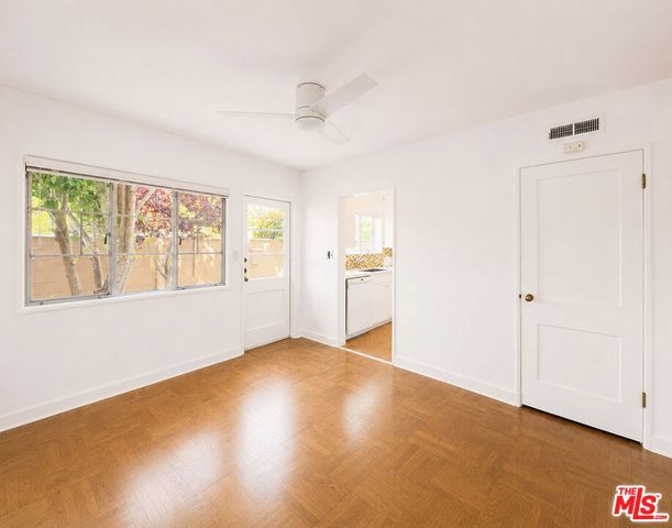 5366 Village, Los Angeles, CA 90016