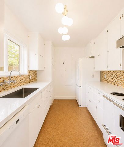5366 Village, Los Angeles, CA 90016