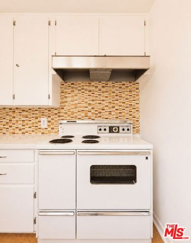 5366 Village, Los Angeles, CA 90016