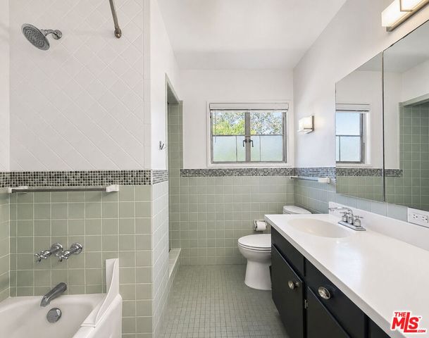 5366 Village, Los Angeles, CA 90016