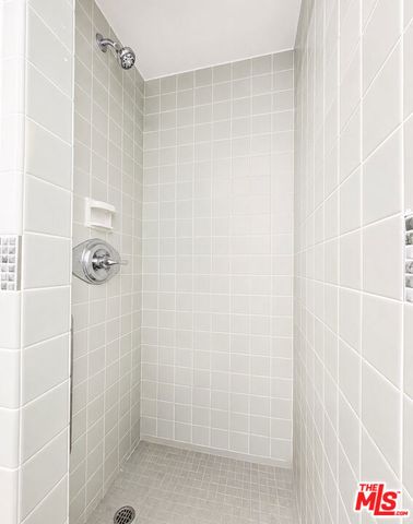 5366 Village, Los Angeles, CA 90016