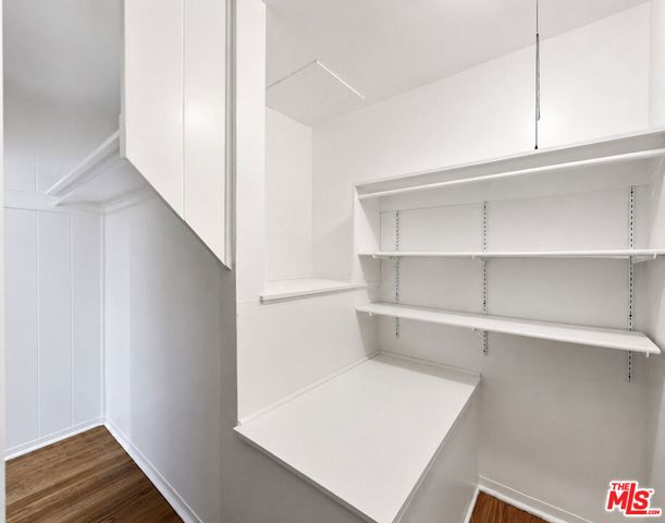 5366 Village, Los Angeles, CA 90016