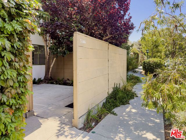 5366 Village, Los Angeles, CA 90016