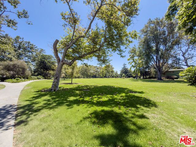 5366 Village, Los Angeles, CA 90016