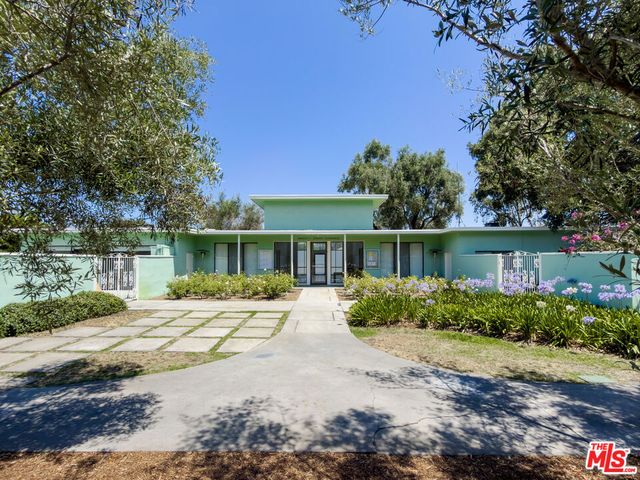 5366 Village, Los Angeles, CA 90016