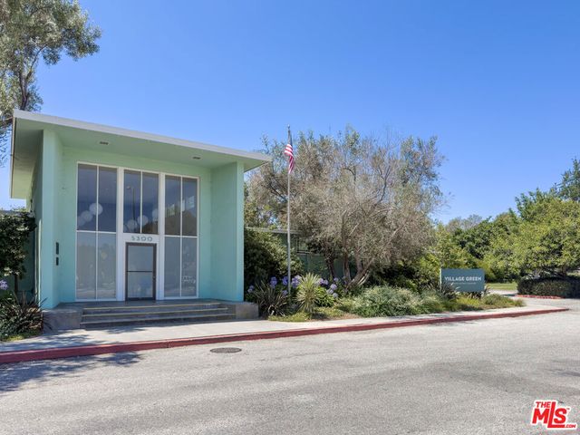 5366 Village, Los Angeles, CA 90016