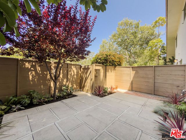 5366 Village, Los Angeles, CA 90016
