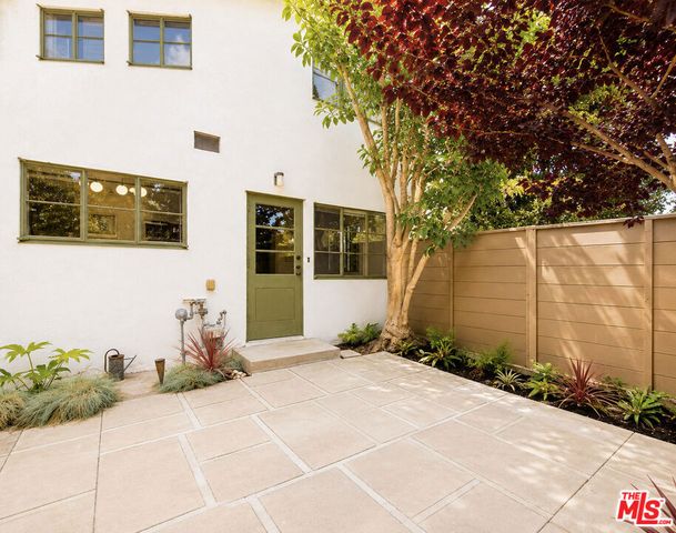 5366 Village, Los Angeles, CA 90016