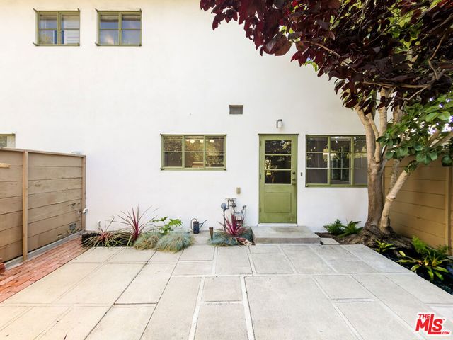 5366 Village, Los Angeles, CA 90016