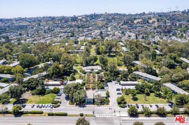 5366 Village, Los Angeles, CA 90016