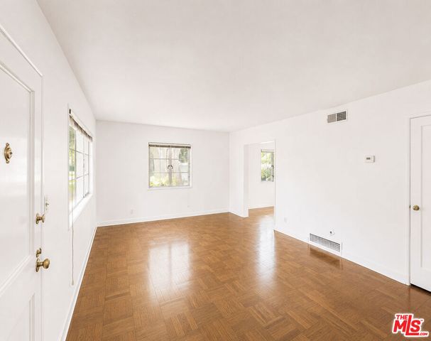 5366 Village, Los Angeles, CA 90016