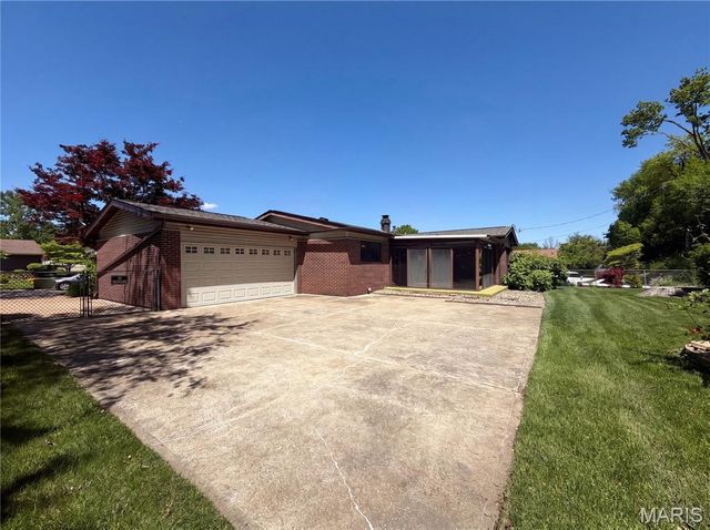 1440 Tina Drive, Florissant, MO 63033