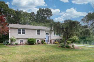 25 Mandys Pl, Swansea, MA 02777