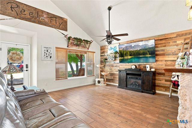1463 Ramble Hills, Canyon Lake, TX 78133