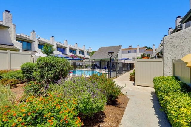 5269 Colodny Drive 7, Agoura Hills, CA 91301