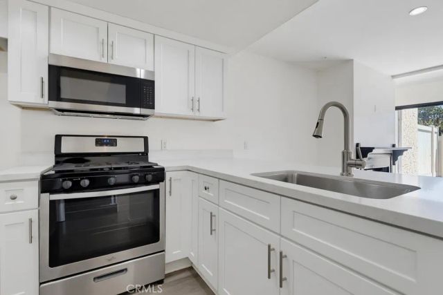 5269 Colodny Drive 7, Agoura Hills, CA 91301