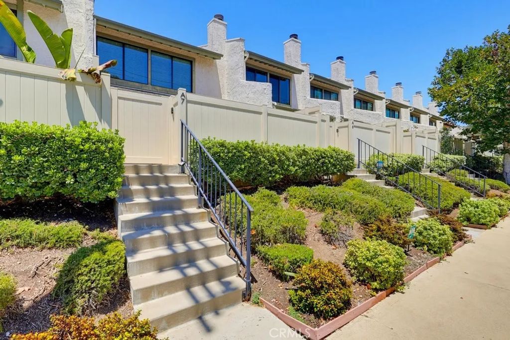 5269 Colodny Drive 7, Agoura Hills, CA 91301