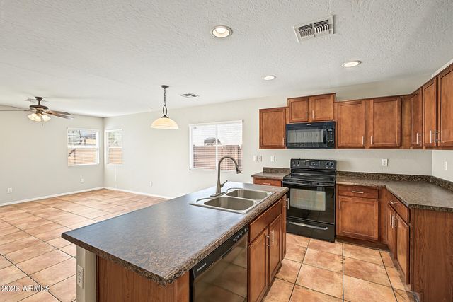 28240 N QUARTZ Way, San Tan Valley, AZ 85143
