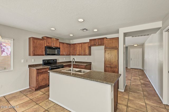 28240 N QUARTZ Way, San Tan Valley, AZ 85143