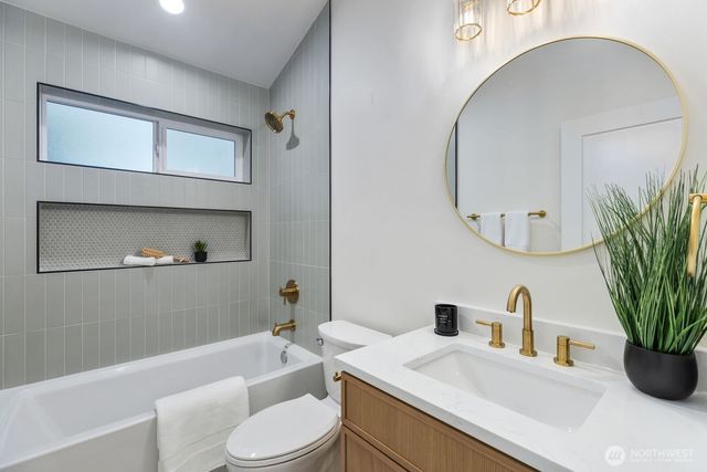 8508 1st Avenue NE, Seattle, WA 98115