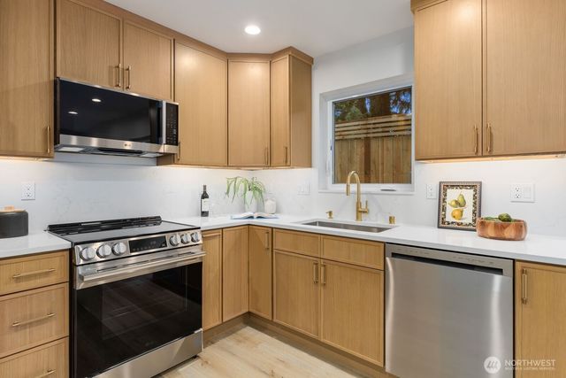 8508 1st Avenue NE, Seattle, WA 98115